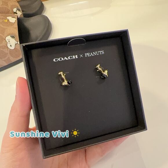 NWT Coach X Peanuts Snoopy Stud Earrings Gold/Black CCA49 - Picture 1 of 7
